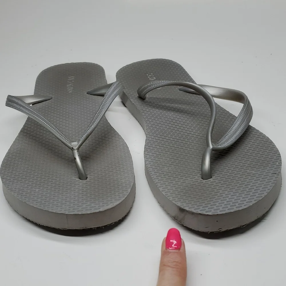 OLD NAVY Gray Flip Flops 7